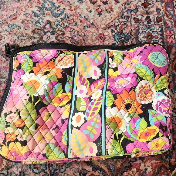 Vera Bradley Padded Travel Bag - Picture 4 of 6
